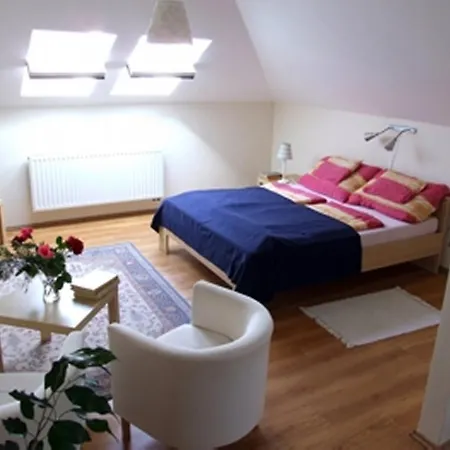 Ilona Apartmanhaz Komárom Zimmer foto