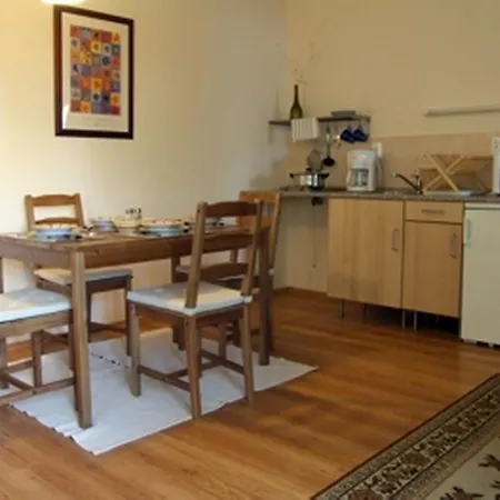 Ilona Apartmanhaz Komárom Zimmer foto
